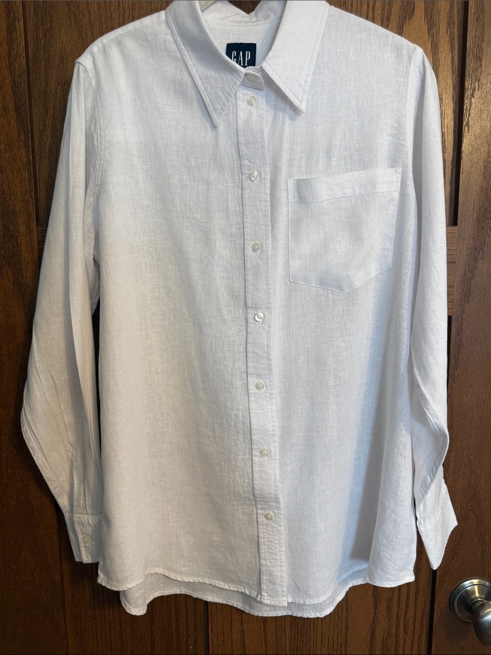 GAP women’s White Linen Button-Down Shirt with Chest Pocket